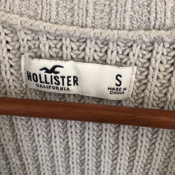 Hollister cardigan size small light grey. - Picture 3 of 3